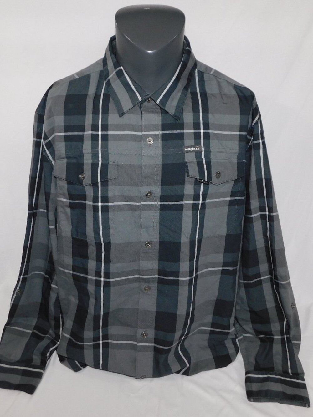 Wrangler All Terrain Gear  Mens 2XL Gray Black Plaid Vented Long Sleeve Shirt